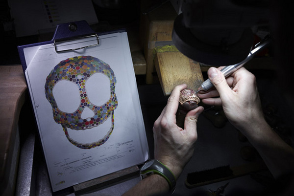de GRISOGONO 全新Crazy Skull骷髏頭珠寶腕表 寶石表 骷髏頭 Crazy Skull de GRISOGONO 新表預(yù)覽  第4張