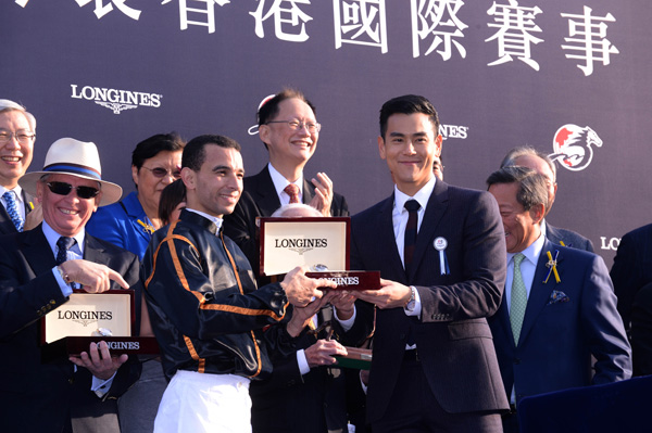 優(yōu)雅時(shí)計(jì)新作禮贊香港國際賽馬盛事與全球最佳騎師     浪琴表攜彭于晏全球首發(fā)康鉑系列月相腕表 月相腕表 彭于晏 Conquest Classic Moonphase 康鉑系列 浪琴表 行業(yè)資訊  第4張