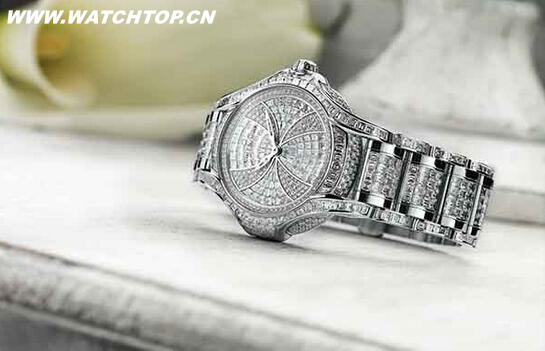 瑰麗圣誕—— 寶齊萊Diva Haute Joaillerie限量珠寶腕表 Diva Haute Joaillerie 圣誕 寶齊萊 珠寶 腕表 熱點動態  第2張