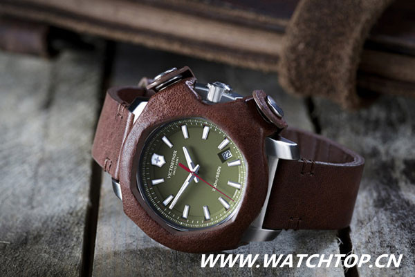 古董皮革 奢華軍用風范   Victorinox 全新I.N.O.X.限量版腕表 Victorinox Swiss Army 瑞士維氏 新表預覽  第2張