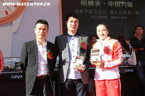 宮金杰夫婦蒞臨長百，獲贈格雅恒系列戀香腕表 宮金杰夫婦 格雅恒 腕表 熱點動態  第1張