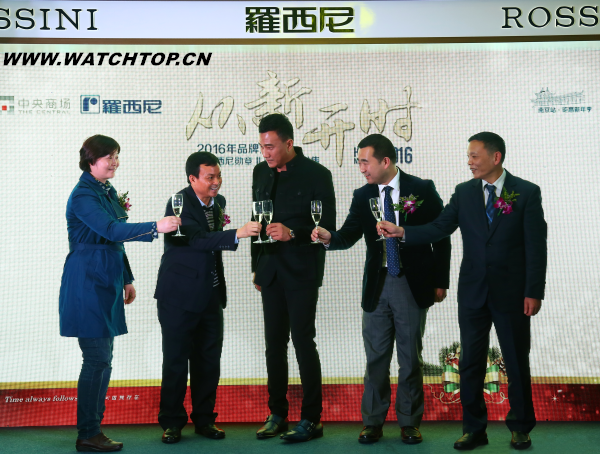 羅西尼手表勛章Ⅱ腕表攜胡軍一起在南京賀歲