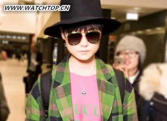 李宇春佩戴Gucci腕表率性亮相米蘭機場 米蘭機場 李宇春 Cucci 腕表 熱點動態  第1張