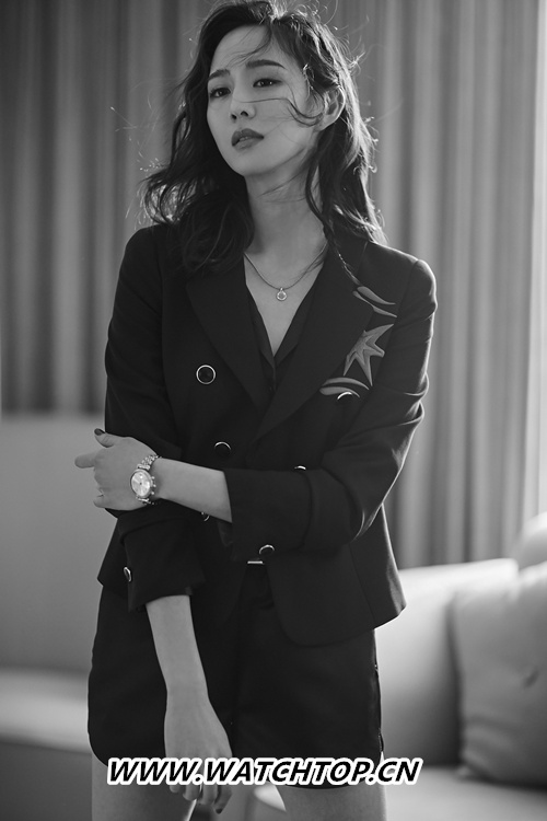 EMPORIO ARMANI品牌摯友張鈞甯優(yōu)雅亮相京東鐘表之夜活動 EMPORIO ARMANI 張鈞甯 行業(yè)資訊  第1張