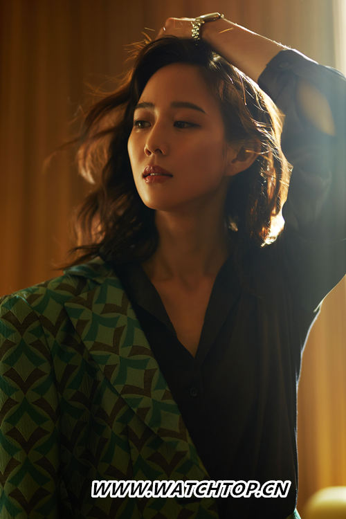 EMPORIO ARMANI品牌摯友張鈞甯優(yōu)雅亮相京東鐘表之夜活動 EMPORIO ARMANI 張鈞甯 行業(yè)資訊  第5張